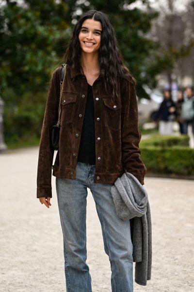 de-simpele-combinatie-van-een-jeans-met-een-trui-is-de-onfeilbare-look-van-de-lente-384327