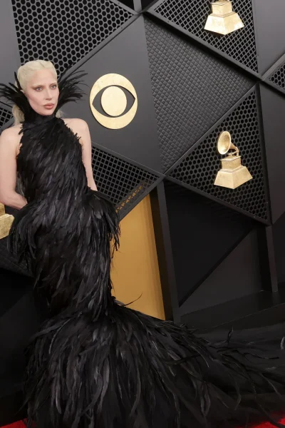 de-best-geklede-sterren-op-de-rode-loper-van-de-grammys-2026-382498