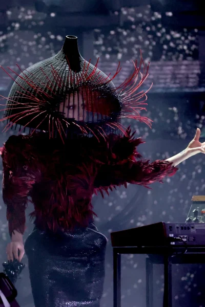 lady-gaga-draagt-twee-spectaculaire-verenlooks-tijdens-de-grammys-2026-382554