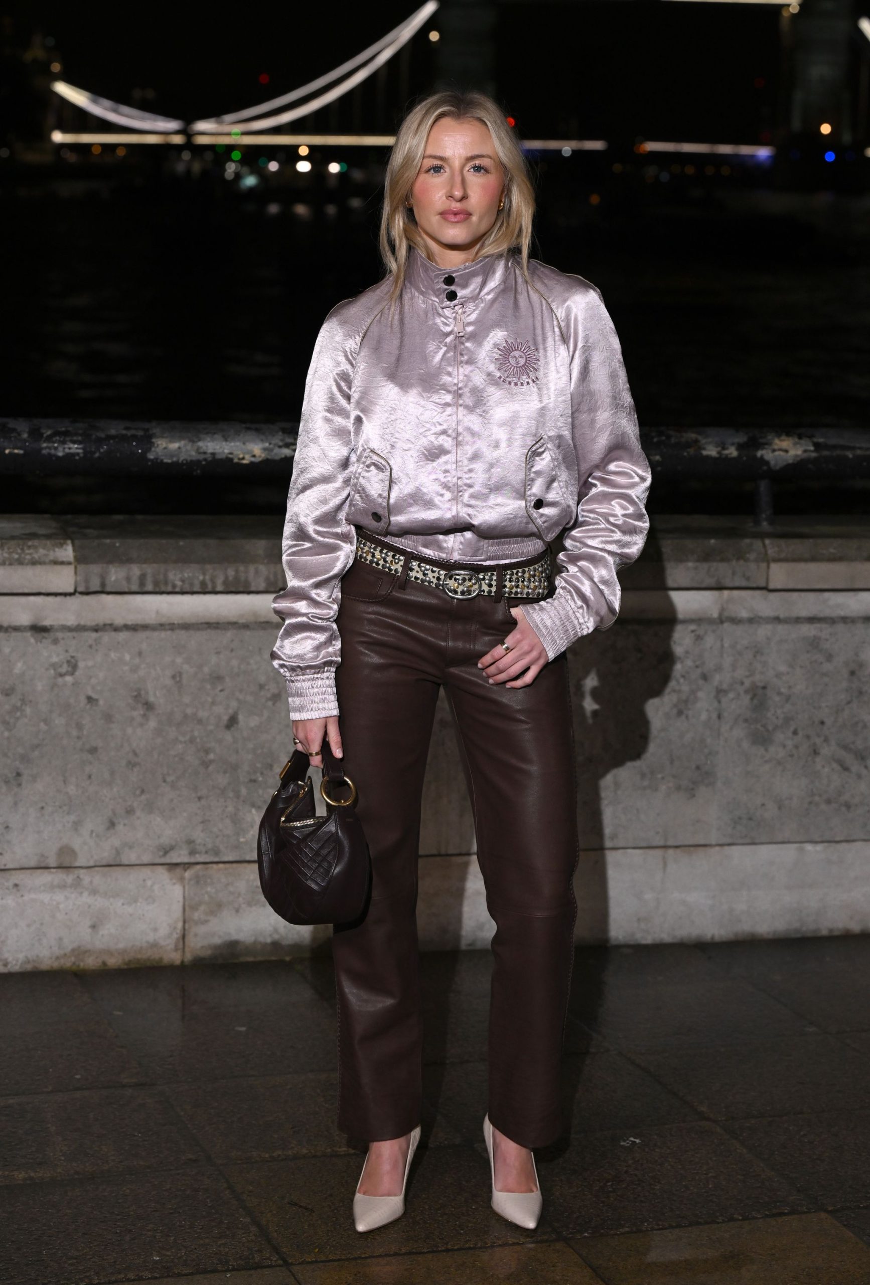 Beroemdheden bij de Burberry catwalk: Leah Williamson