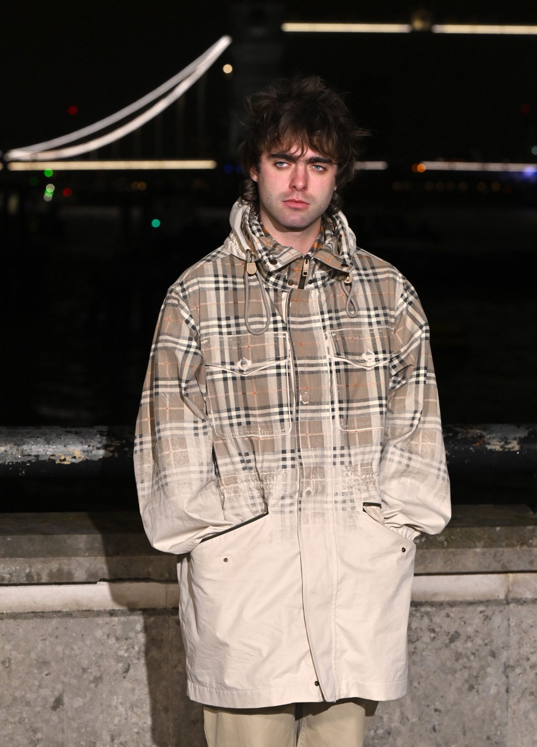 Beroemdheden bij de Burberry catwalk: Lennon Gallagher