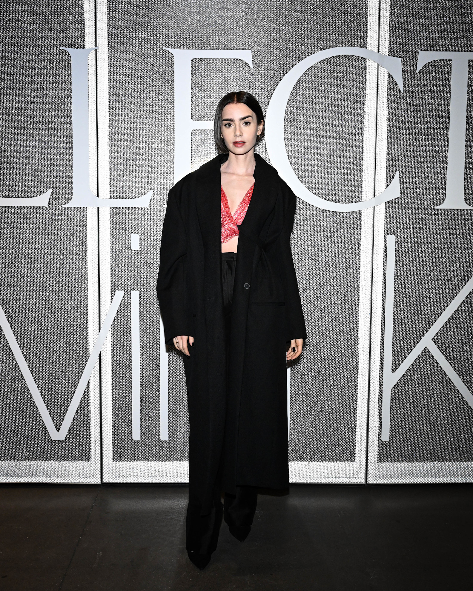 Lily Collins bij de herfst/winter 2026-show van Calvin Klein