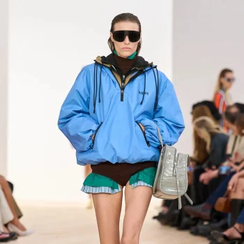 als-kobaltblauw-de-kleur-van-deze-winter-is-wordt-hemelsblauw-de-kleur-van-het-voorjaar-384652