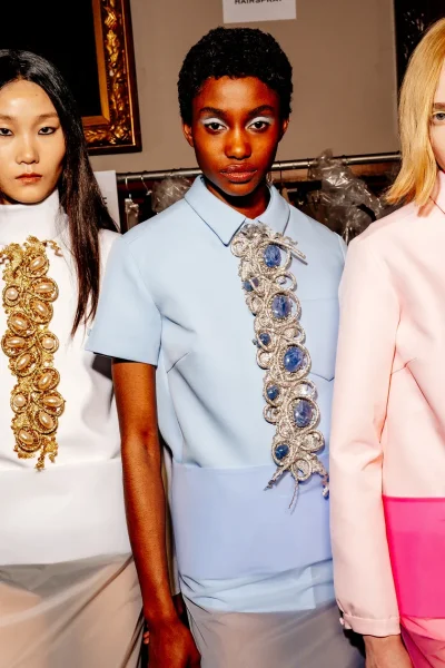 kijk-mee-backstage-bij-de-marc-jacobs-lente-zomer-2026-show-in-new-york-383513