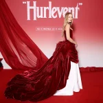 Margot Robbie draagt Chanel bij de première van Wuthering Heights in Parijs