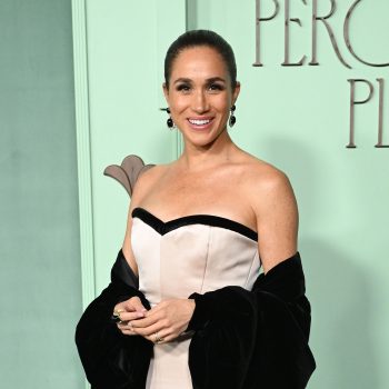 meghan-markle-straalt-old-hollywood-glamour-uit-bij-fifteen-percent-pledge-gala-383302
