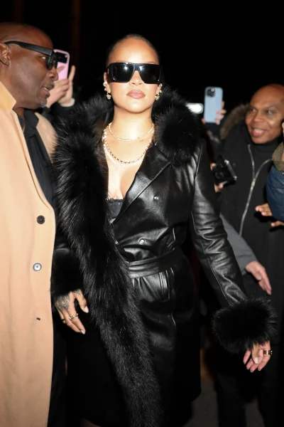 rihanna-is-op-een-one-woman-missie-om-de-voetloze-panty-terug-te-brengen-384492