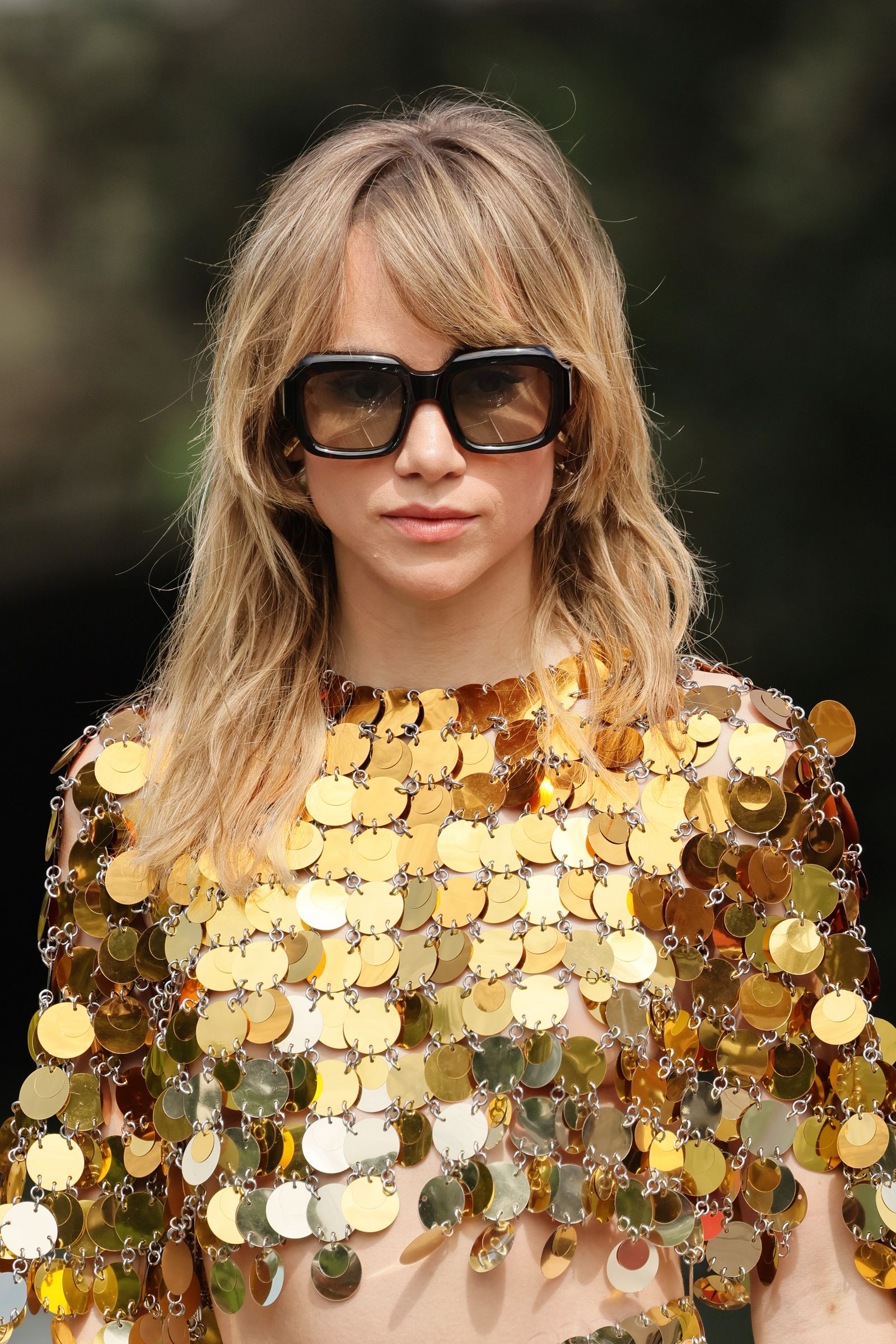 Suki Waterhouse met een wolf cut bij de 82e Venice International Film Festival