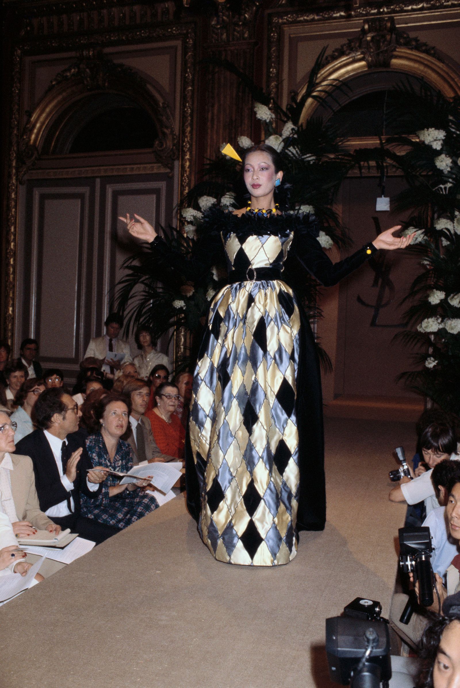 Yves Saint Laurent herfst/winter 1979 couture als voorbeeld van een Met Gala 2026-geïnspireerde catwalk