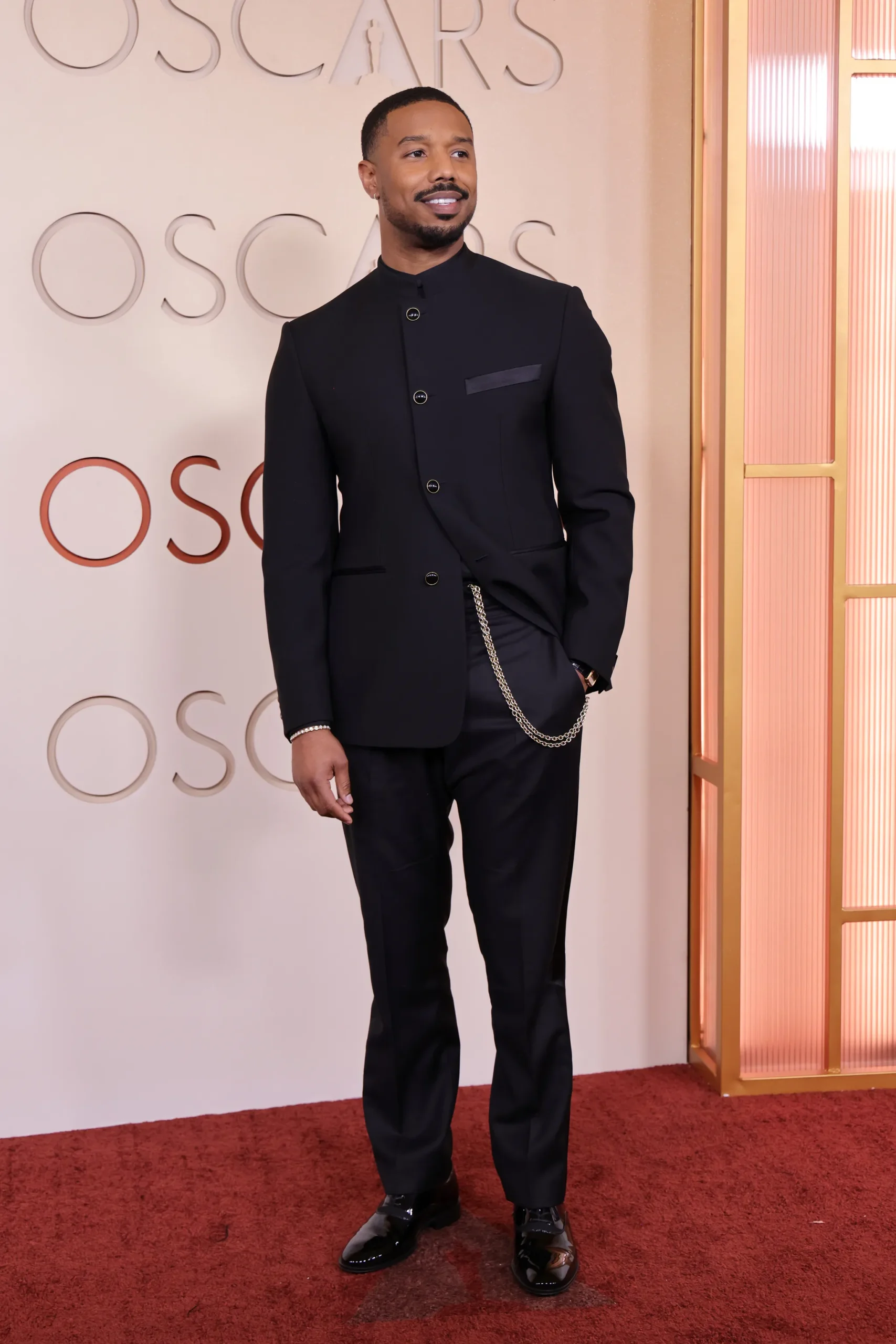 Michael B Jordan is een van de best geklede mannen bij de Oscars 2026