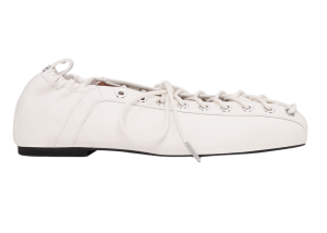 witte derby schoenen trend ganni 2026