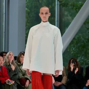 het-klassieke-overhemd-krijgt-dit-voorjaar-een-chique-twist-387834