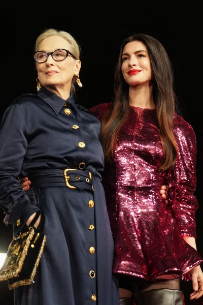anne-hathaway-en-meryl-streep-trappen-tour-the-devil-wears-prada-2-af-in-runwaylooks-389396