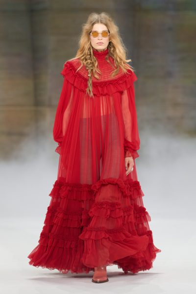 dit-is-de-maxi-jurk-die-we-volgens-chloe-elke-zomerdag-gaan-dragen-386595