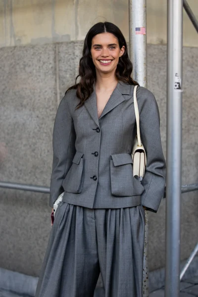 wijde-broeken-en-blazers-vormen-de-makkelijkste-outfitformule-van-deze-lente-385905