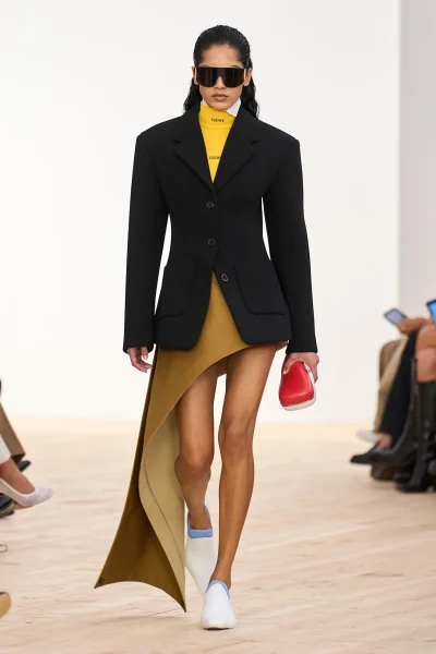 de-asymmetrische-rok-is-een-must-have-voor-de-lente-389793