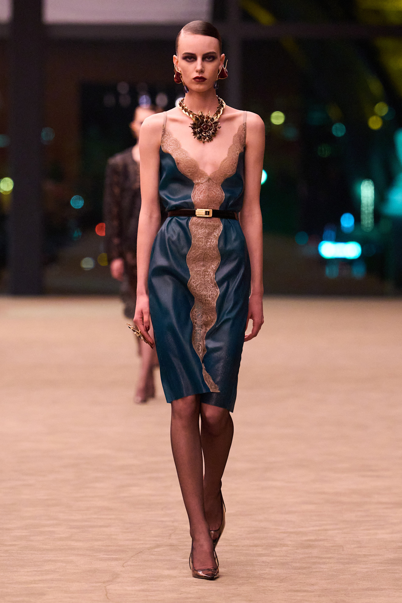 Een look van Saint Laurents najaar 2026-show