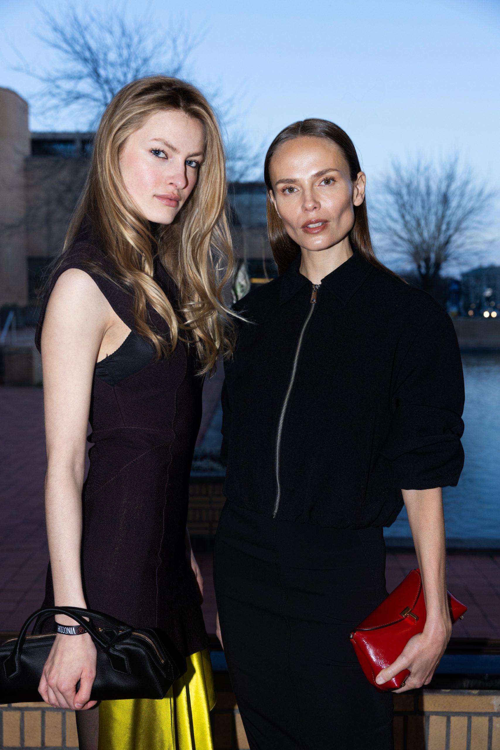 Gasten bij de opening van de tentoonstelling van Inez & Vinoodh in Kunstmuseum Den Haag