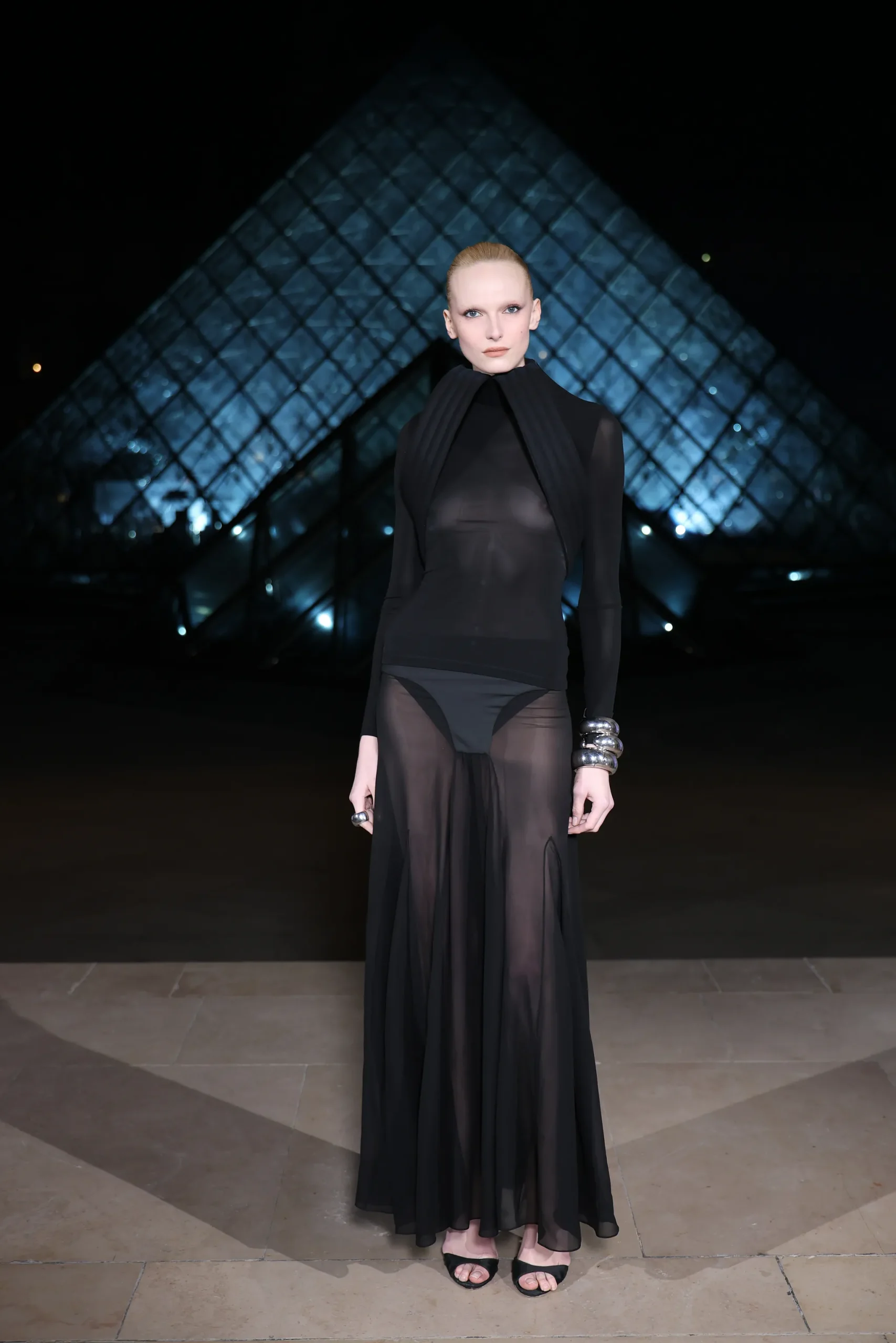 Alex Consani bij het Grand Diner du Louvre