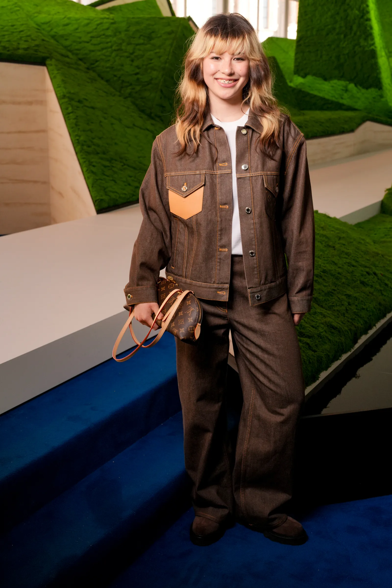 Alysa Liu bij Louis Vuitton tijdens Paris Fashion Week