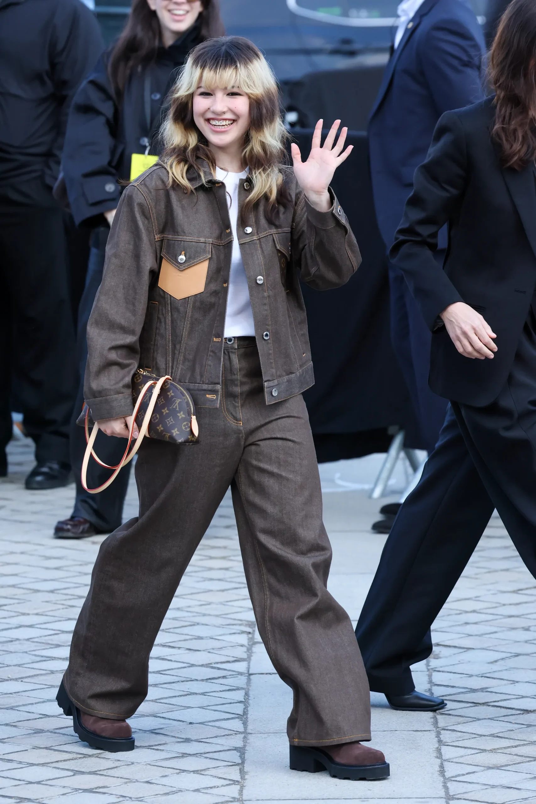 Alysa Liu bij Louis Vuitton tijdens Paris Fashion Week