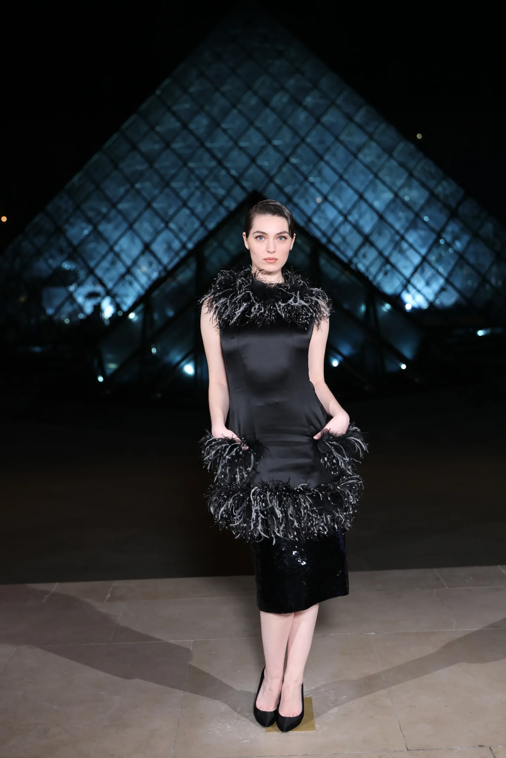 Anamaria Vartolomei in Chanel bij het Grand Diner du Louvre 2026