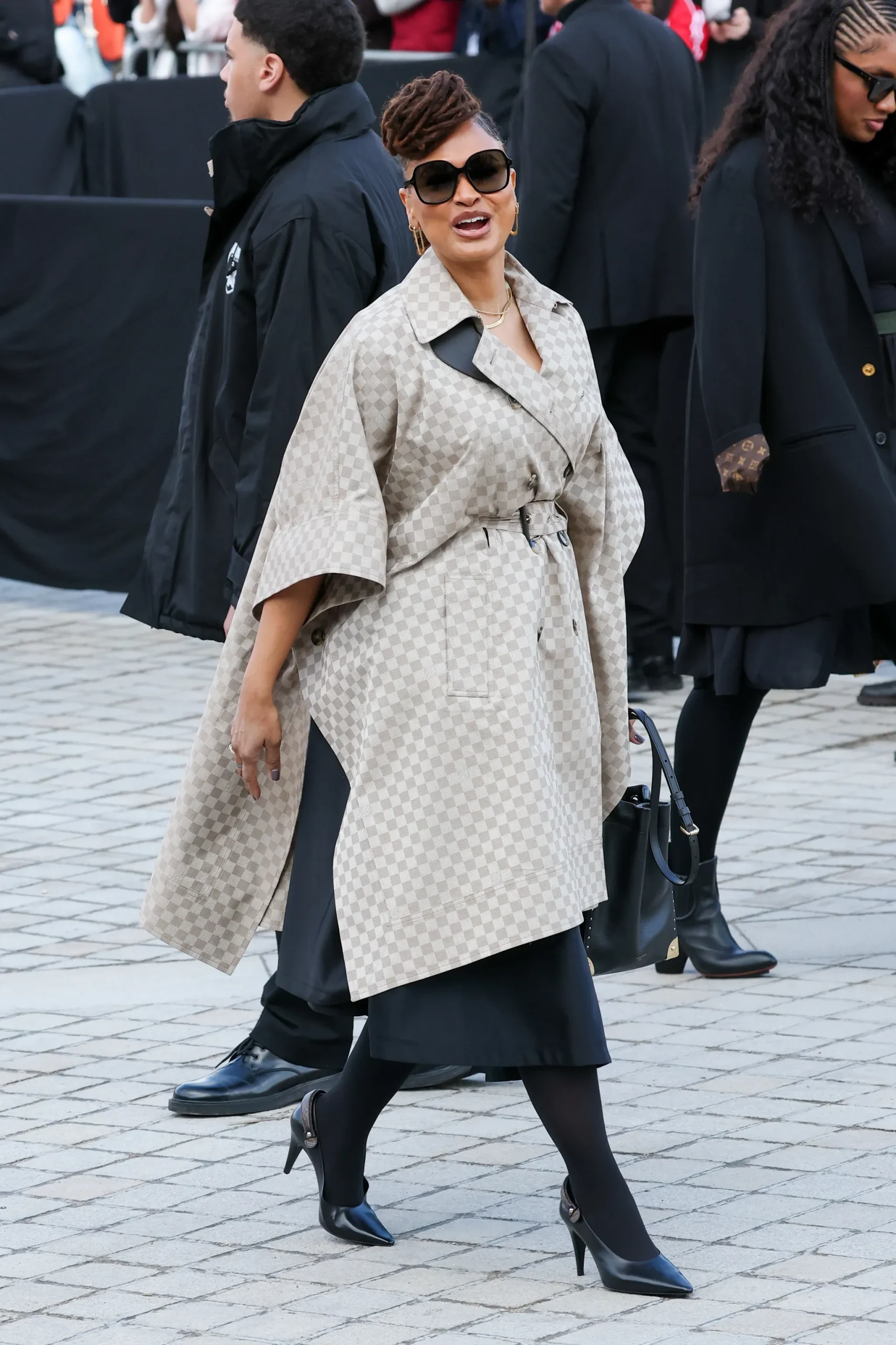Ava Duvernay bij Louis Vuitton tijdens PFW
