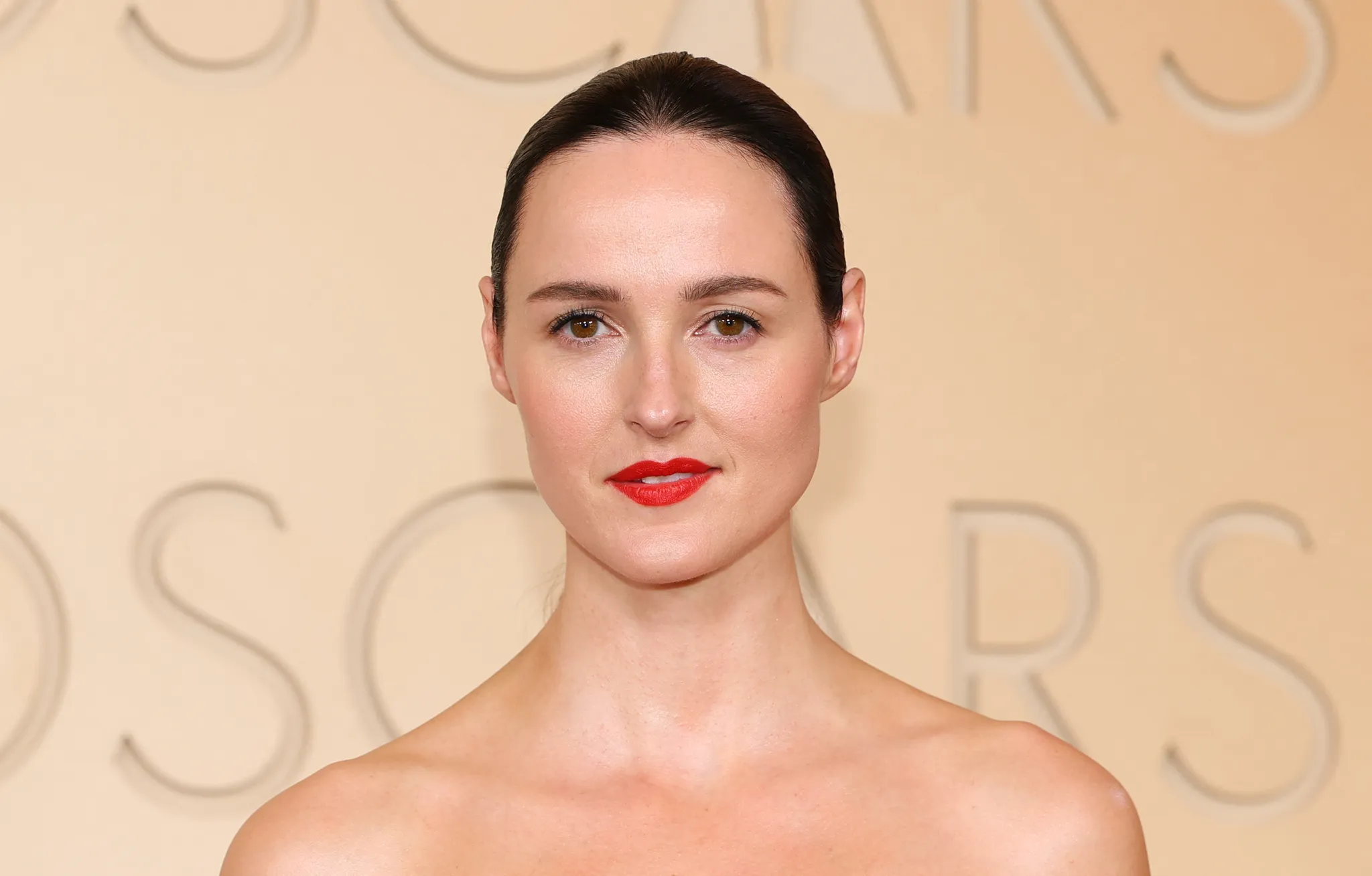 Oscars 2026 rode loper: beauty-look van Renate Reinsve