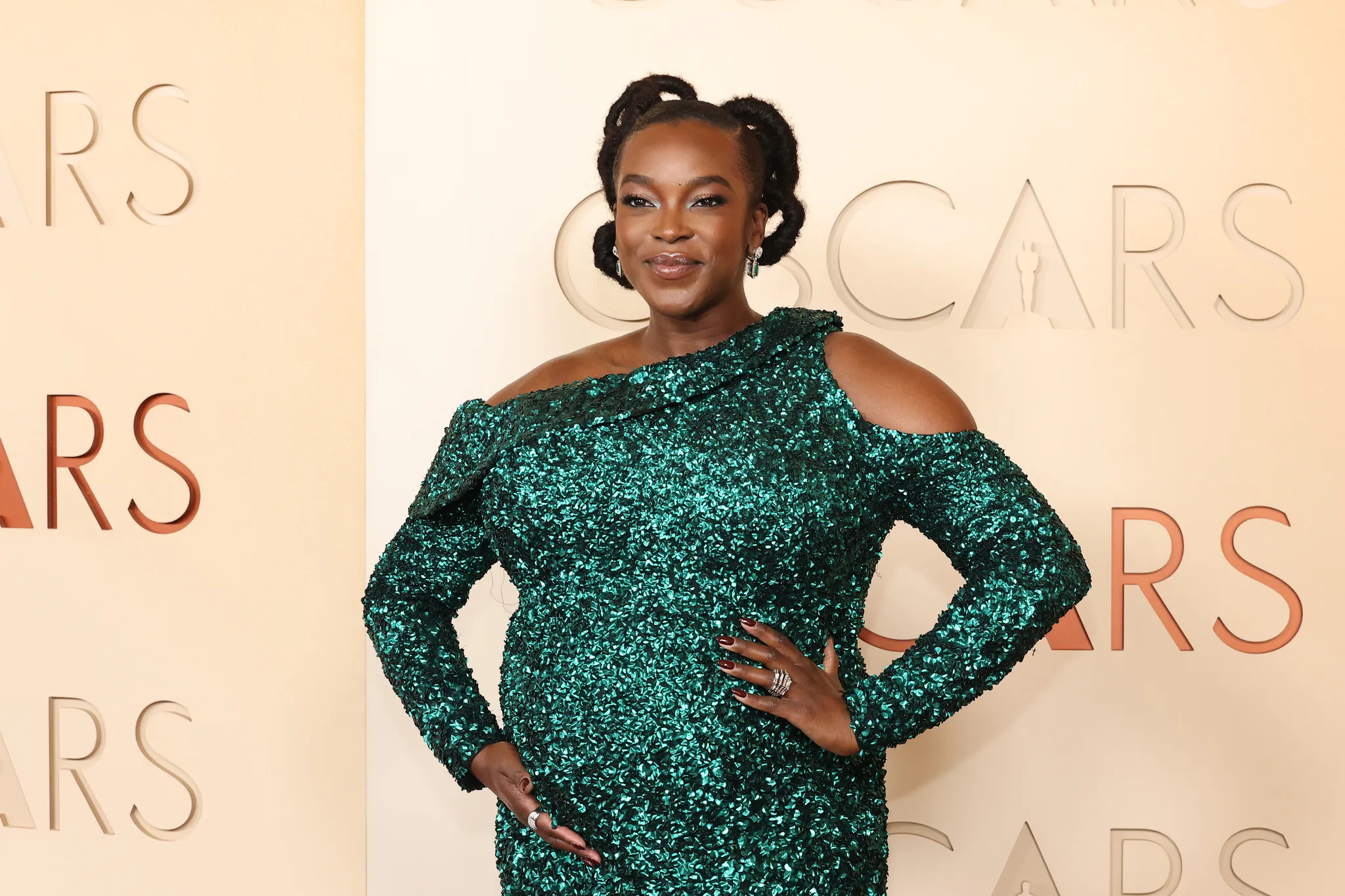 Oscars 2026 rode loper: beauty-look van Wunmi Mosaku