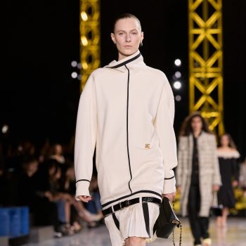 de-extreem-lage-tailles-bij-chanel-zijn-een-eerbetoon-aan-coco-chanel-in-de-jaren-20-386879