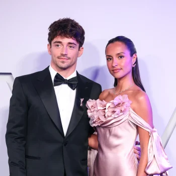 alexandra-leclerc-siert-het-rose-ball-2026-in-een-dromerige-lichtroze-slipdress-388454