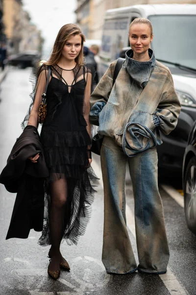 dirty-denim-is-terug-op-de-modekaart-dit-voorjaar-en-zo-draag-je-het-388574