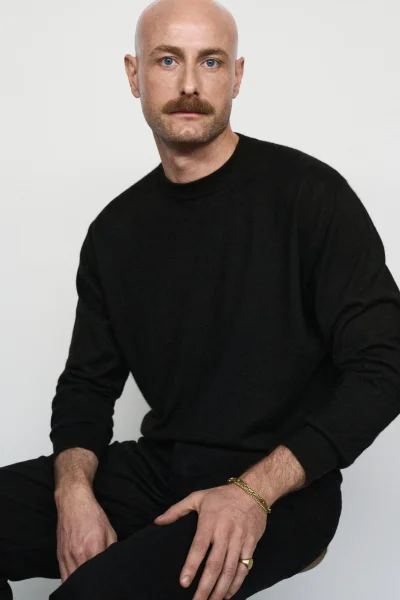 courreges-benoemt-drew-henry-tot-artistic-director-389322