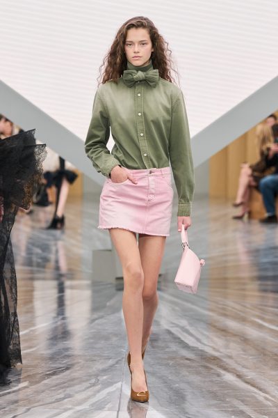 meer-dan-een-gekleurde-minirok-heb-je-dit-seizoen-niet-nodig-voor-een-stijlvolle-zomerlook-386219