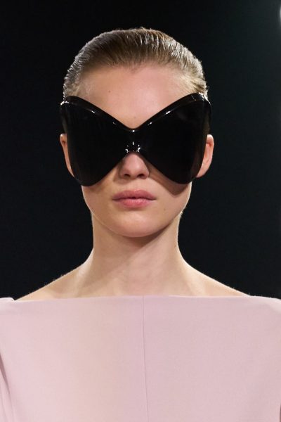 go-big-or-go-home-xxxl-accessoires-nemen-dit-seizoen-je-garderobe-over-386364