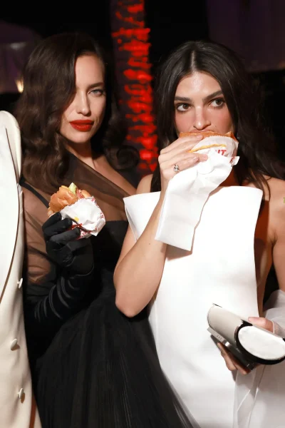 waarom-hollywoodsterren-na-de-oscars-massaal-voor-een-hamburger-gaan-387713