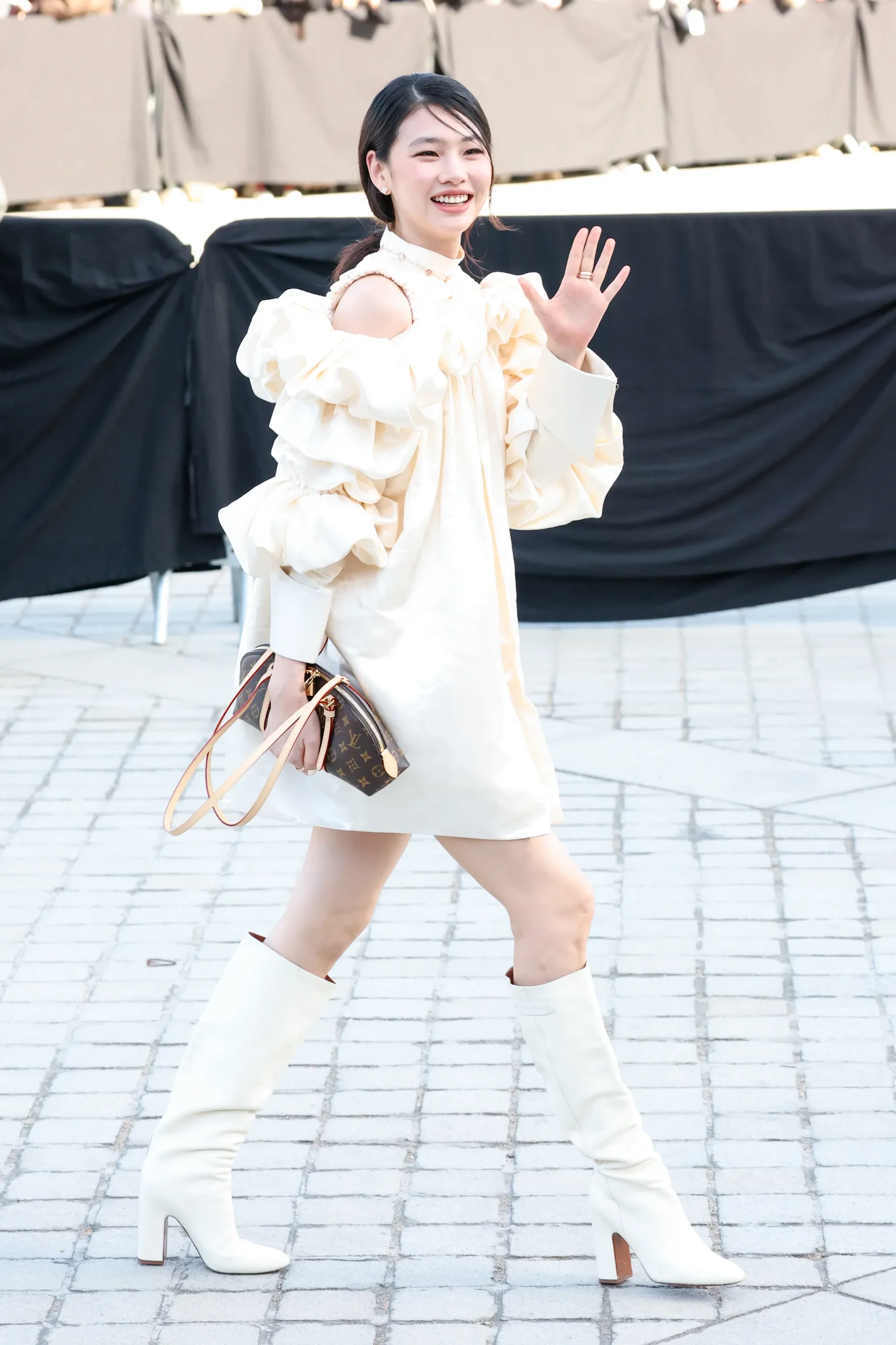 Hoyeon bij Louis Vuitton tijdens PFW