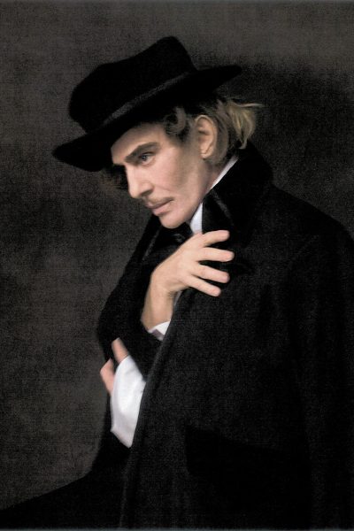 john-galliano-keert-terug-in-de-modewereld-via-een-creatieve-samenwerking-met-zara-387981