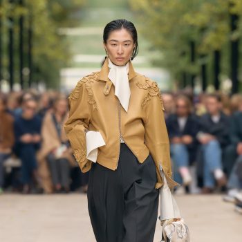 met-deze-leren-sandalen-creeer-je-komende-zomer-de-geliefde-off-duty-look-388630