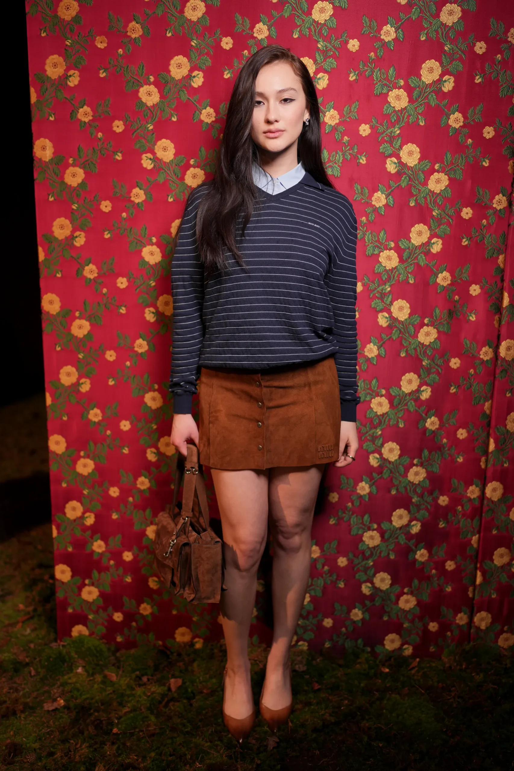 Lola Tung bij Miu Miu tijdens Paris Fashion Week