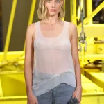 Margot Robbie met een bob bij de Chanel herfst/winter 2026-show