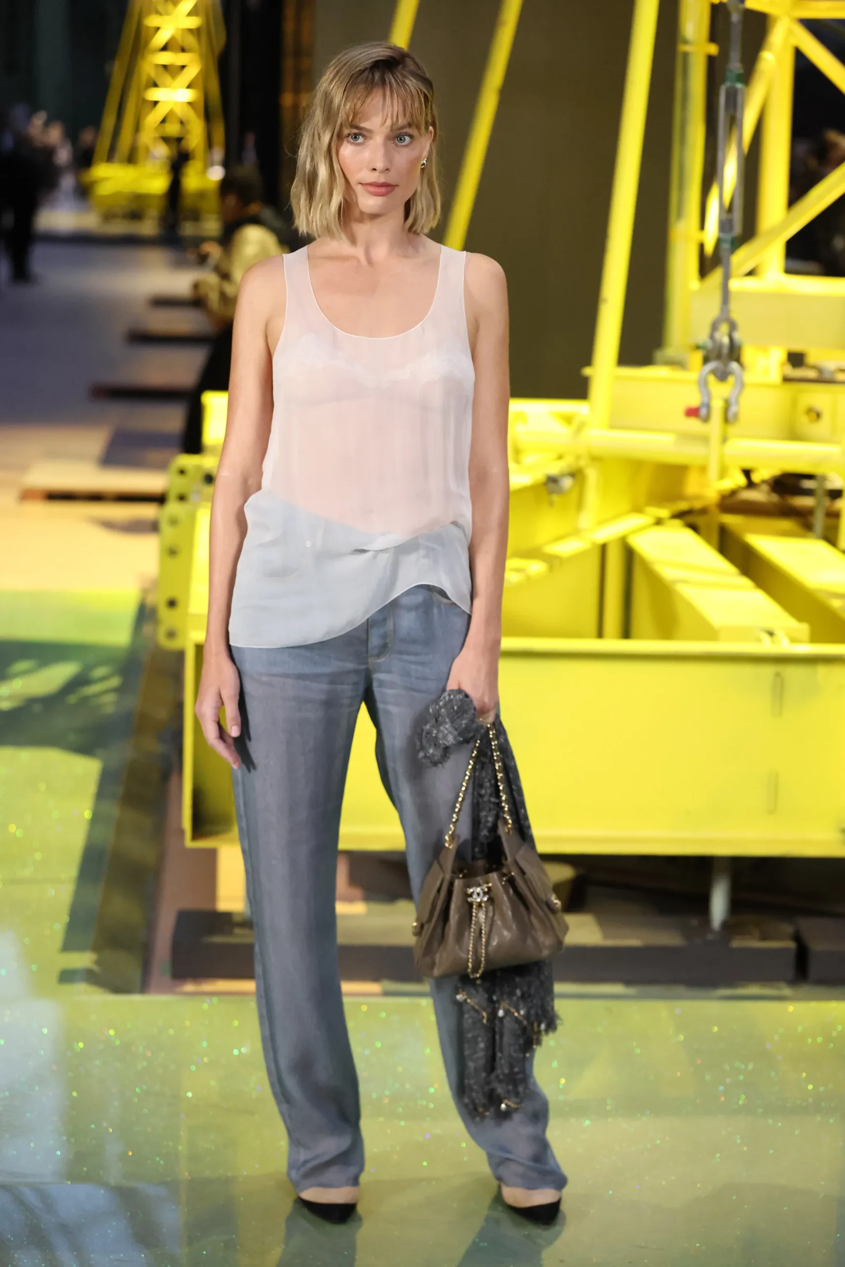 Margot Robbie bij Chanel tijdens Paris Fashion Week