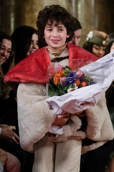 op-9-jarige-leeftijd-is-max-alexander-de-jongste-ontwerper-ooit-van-paris-fashion-week-386777