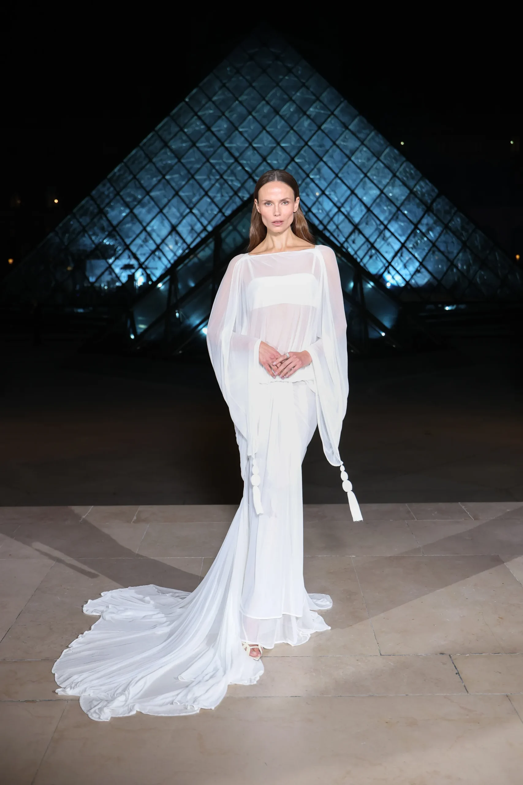 Natasha Poly tijdens Paris Fashion Week