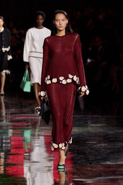 deze-retroschoen-raakt-dankzij-chanel-nooit-uit-de-mode-389033