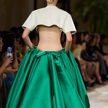 gespot-op-de-catwalk-rokken-die-aan-bridgerton-doen-denken-386138