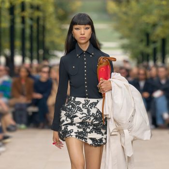 deze-zomerse-dansschoen-belooft-voorlopig-niet-uit-het-straatbeeld-te-verdwijnen-389270