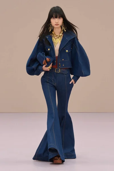 deze-jaren-70-schoenen-zijn-volgens-de-lente-zomer-2026-catwalks-weer-helmaal-terug-388008