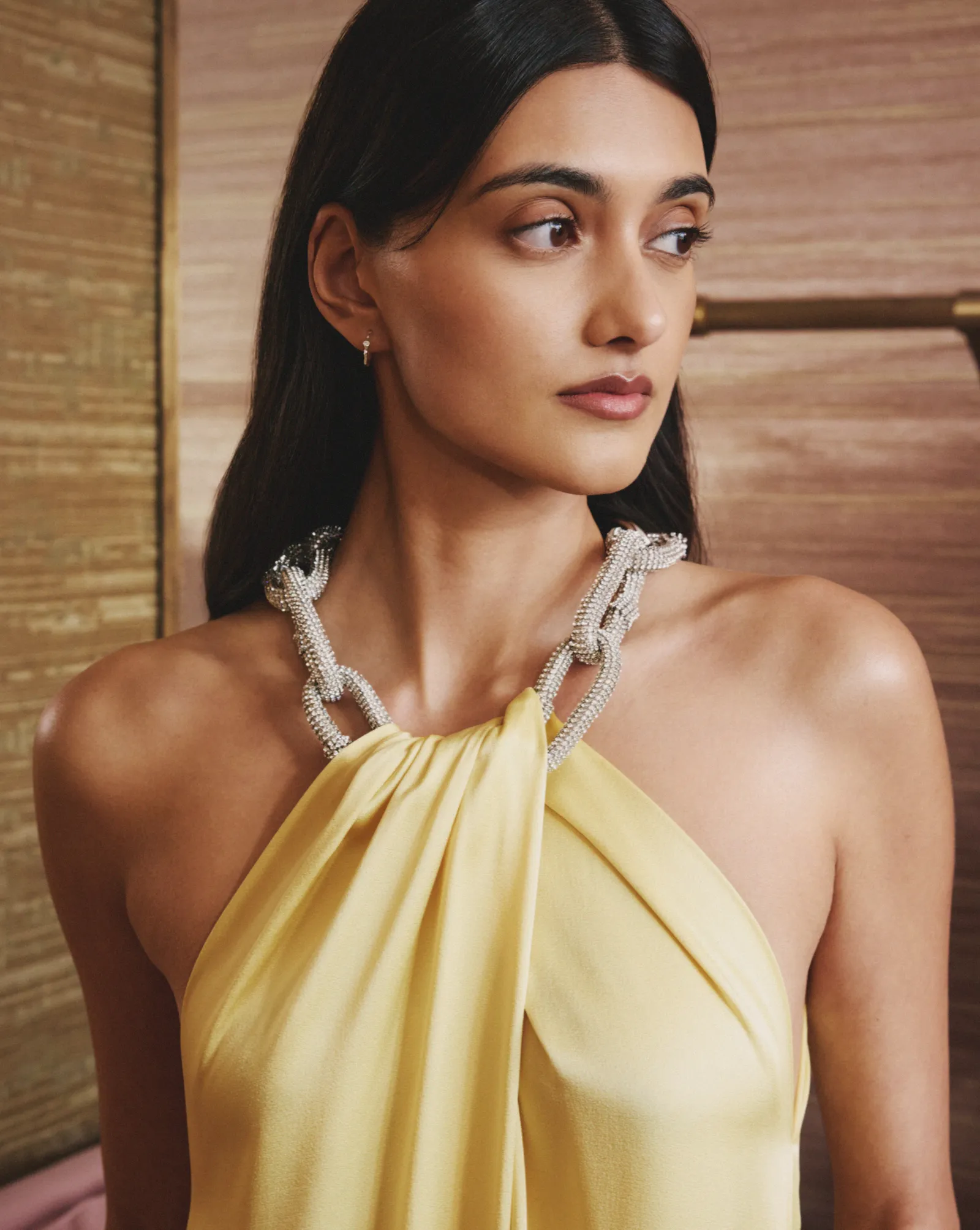 Stylist Tabitha Simmons en model Neelam Gill creëren een capsulegarderobe bij The Bicester Collection