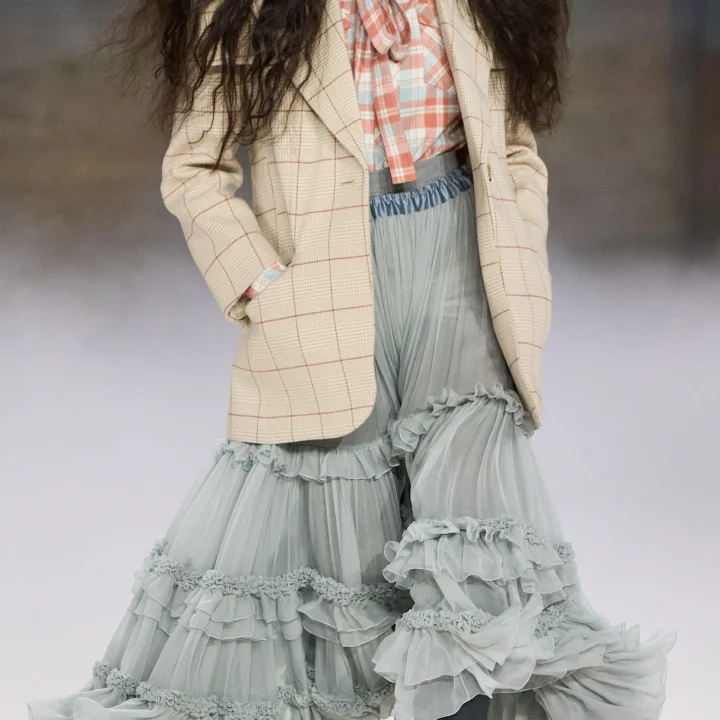 de-rok-met-ruches-is-het-perfecte-key-piece-van-dit-voorjaar-390580